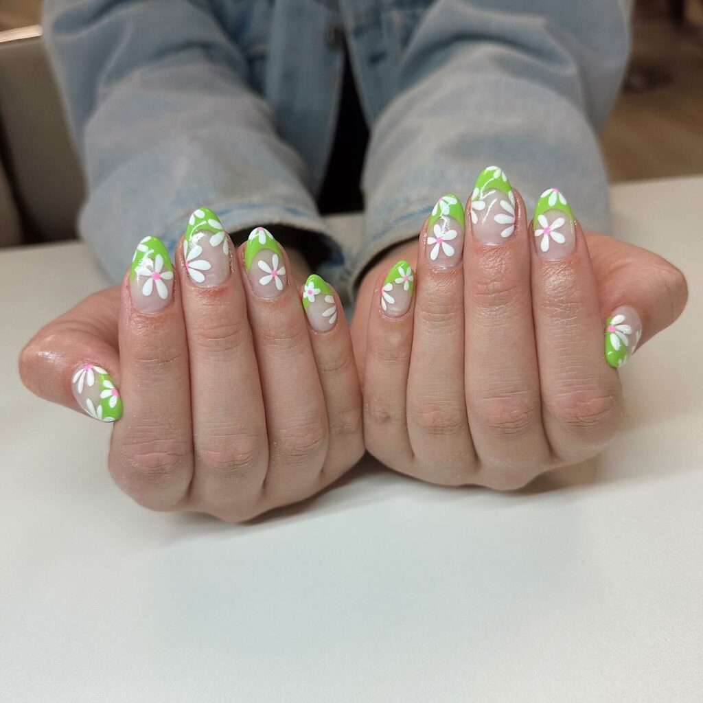 Fresh Daisy French Tip Short Nails for Spring