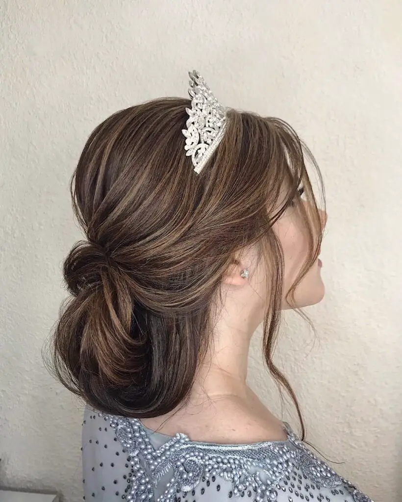 Textured low bun for Prom Nights