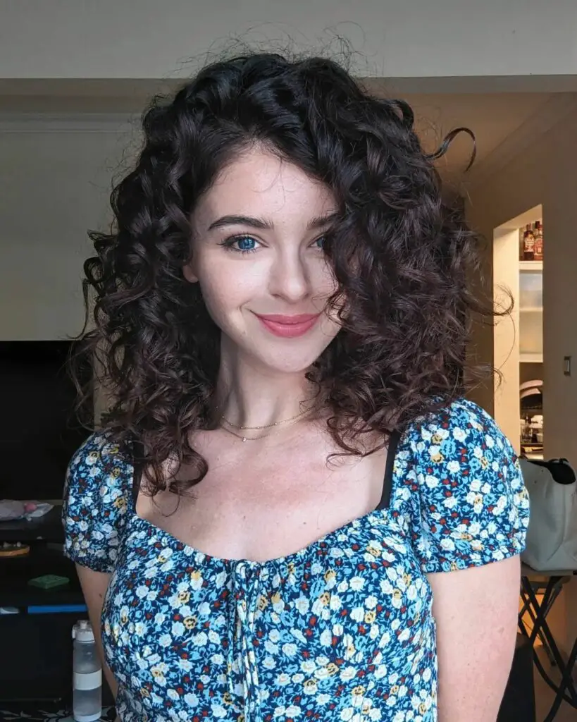 medium-length curly bob for summer hairstyle ideas